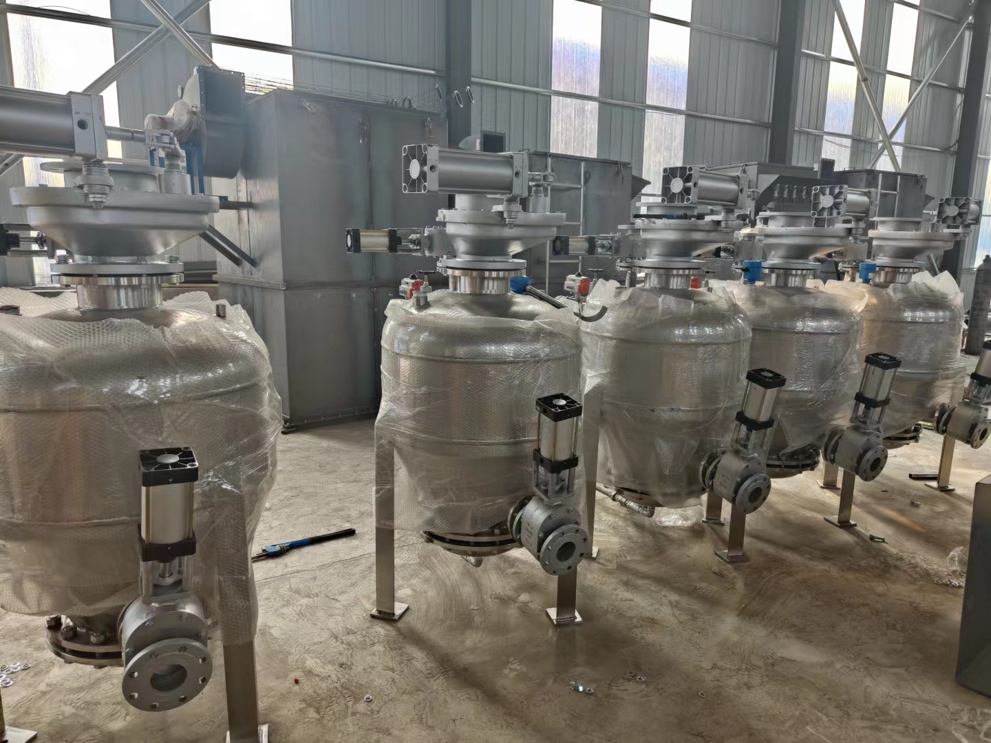 三葉羅茨鼓風機:羅茨鼓風機間隙調(diào)整方法和風機出口堵塞引起的問題